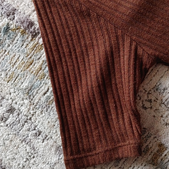 🍁2 for 20! Old Navy Ribbed Tee - Picture 3 of 6